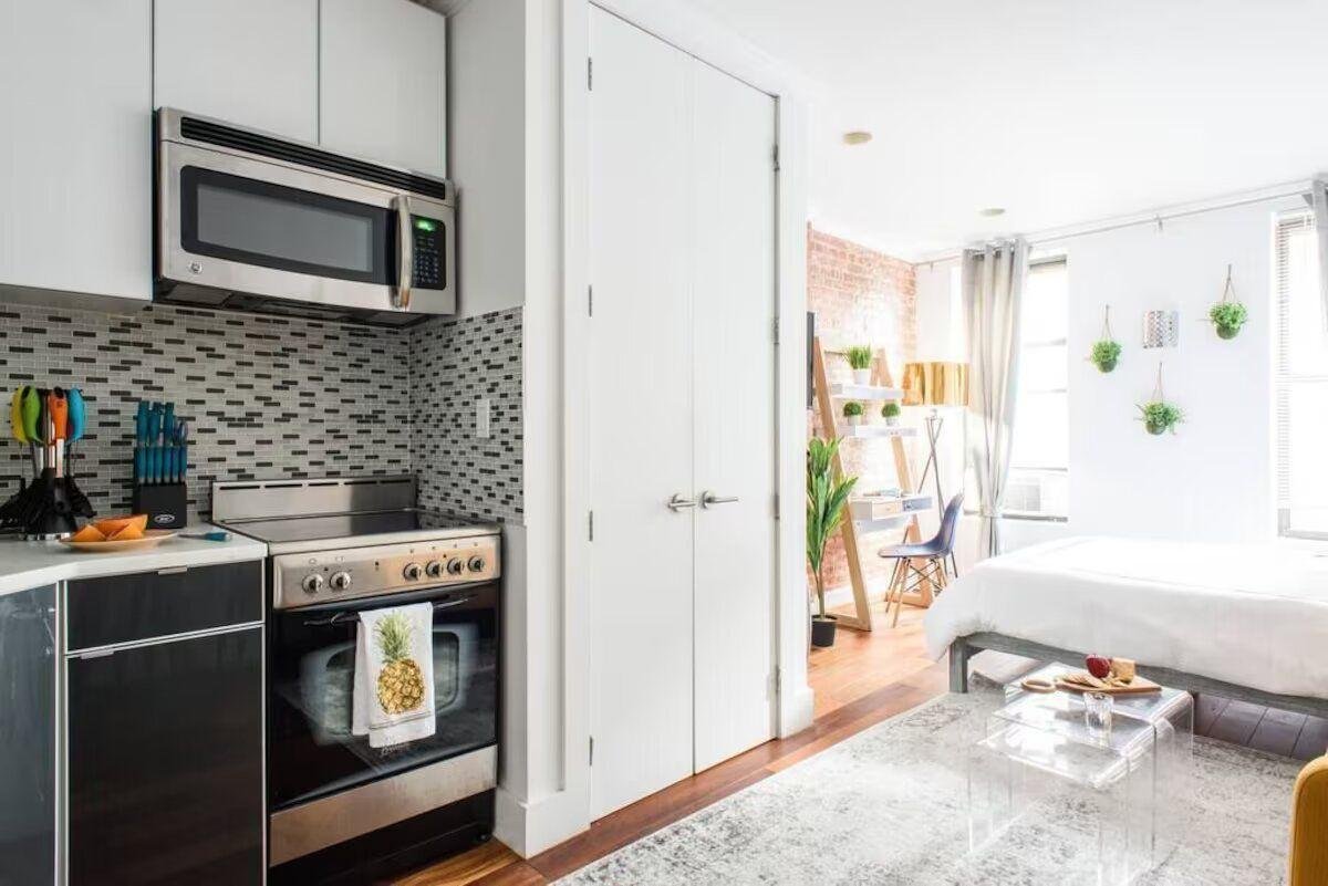 Convenient Studio One Bathroom Apartment